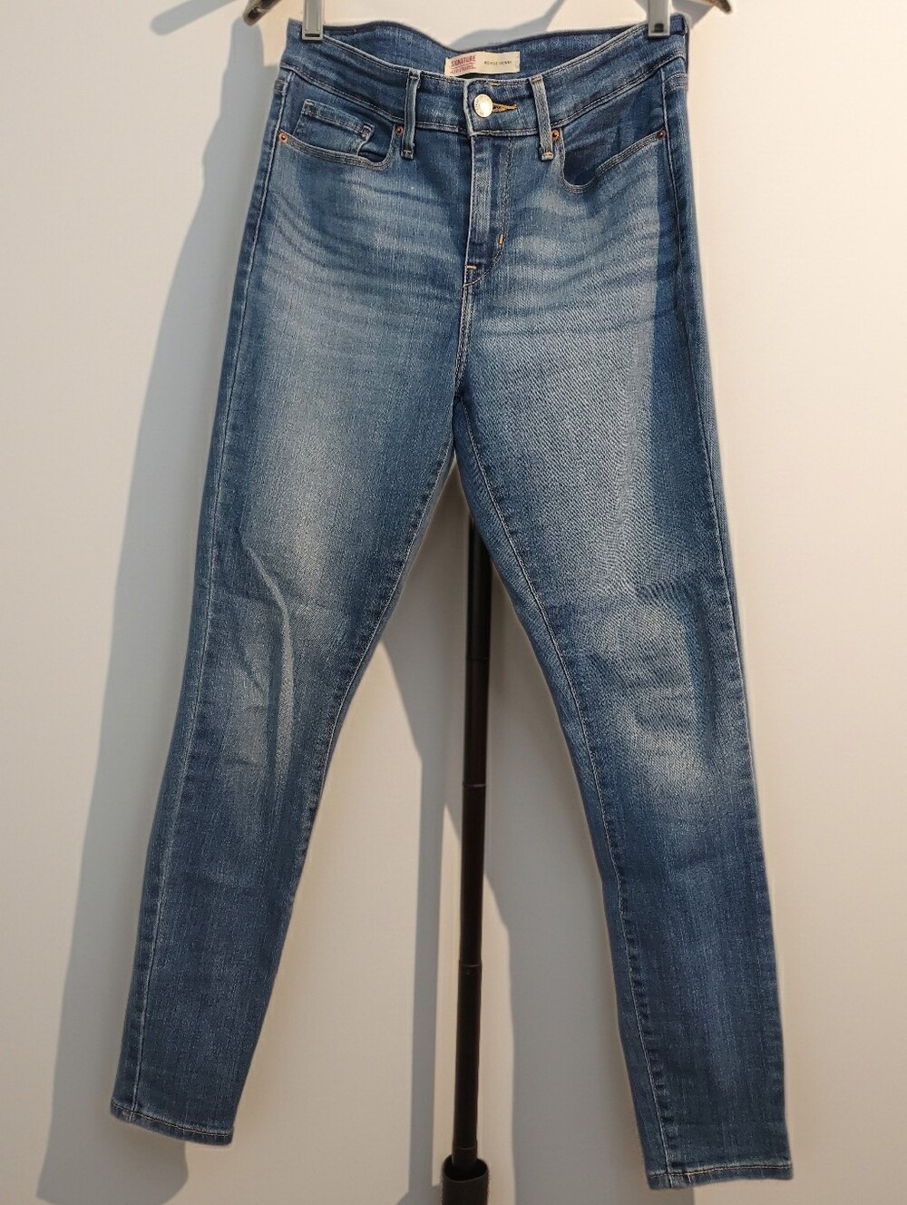 Signature Mid-Rise Skinny by Levi Strauss Women's Jeans